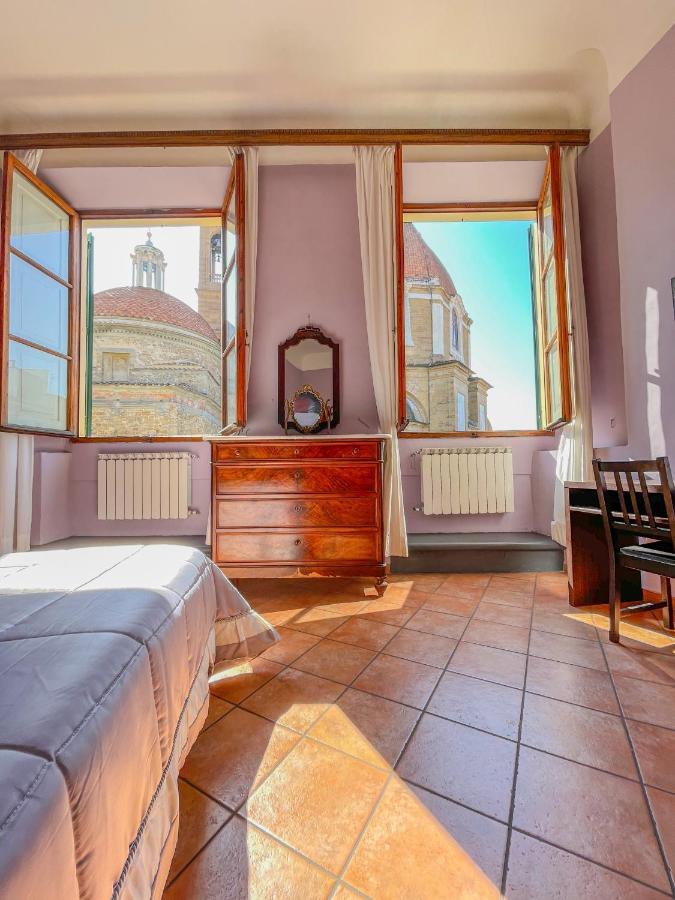 Emerald Palace Hostel Firenze Bagian luar foto