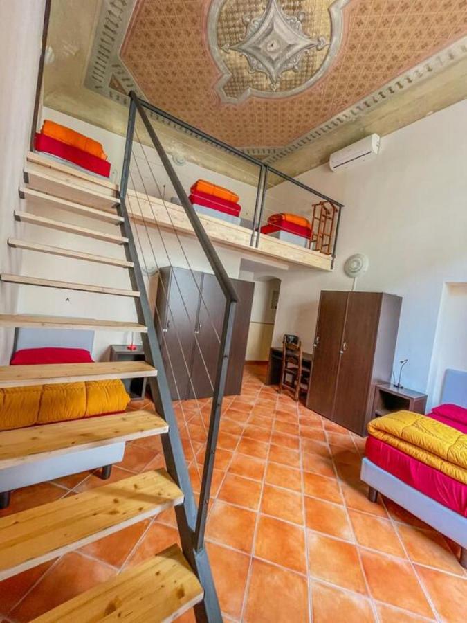 Emerald Palace Hostel Firenze Bagian luar foto