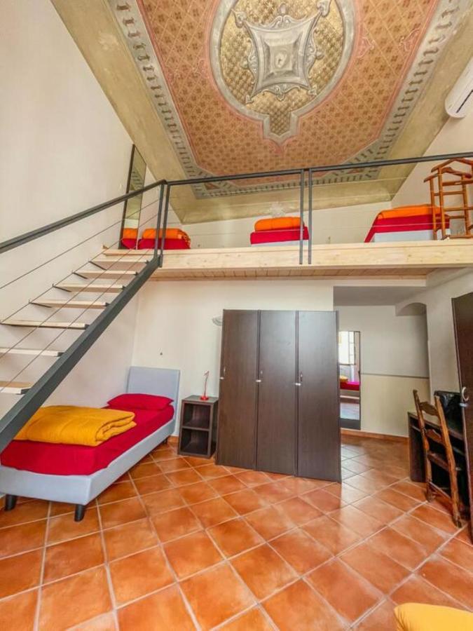 Emerald Palace Hostel Firenze Bagian luar foto