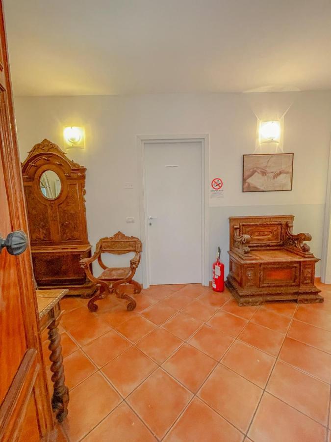 Emerald Palace Hostel Firenze Bagian luar foto