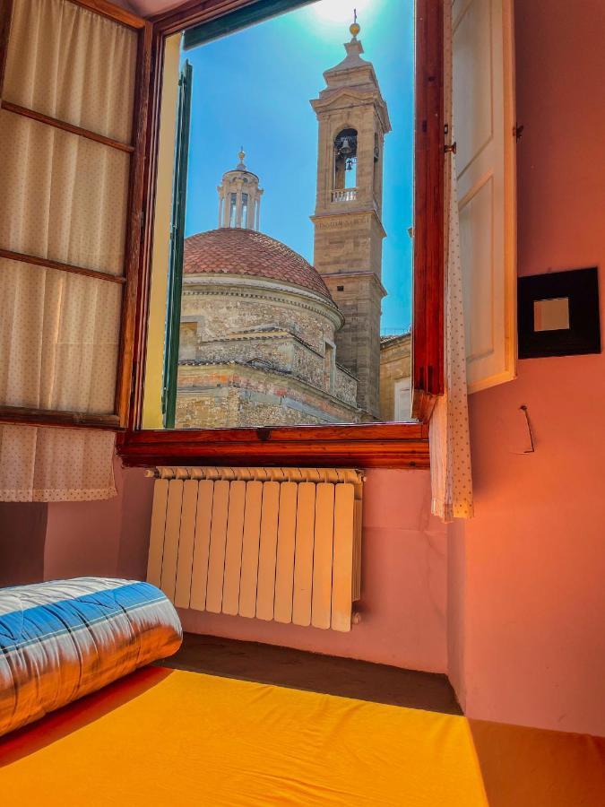 Emerald Palace Hostel Firenze Bagian luar foto