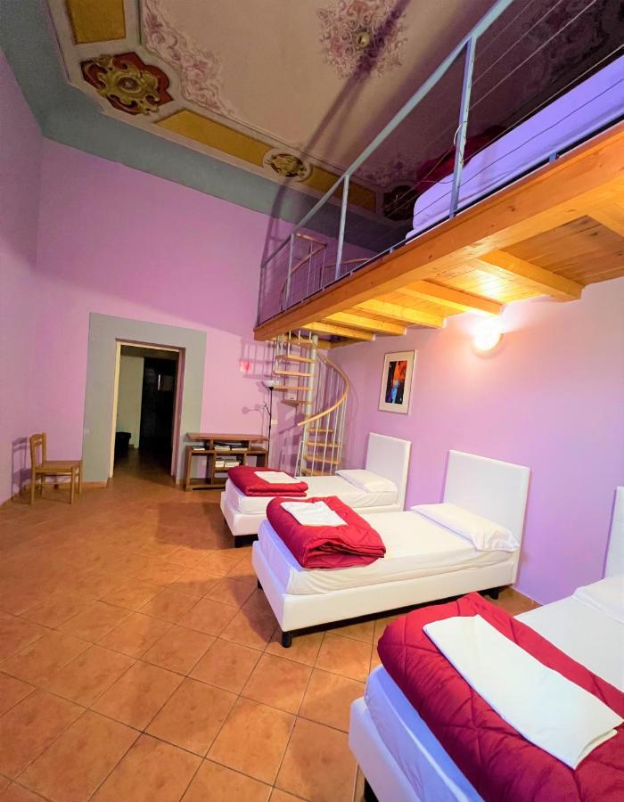 Emerald Palace Hostel Firenze Bagian luar foto