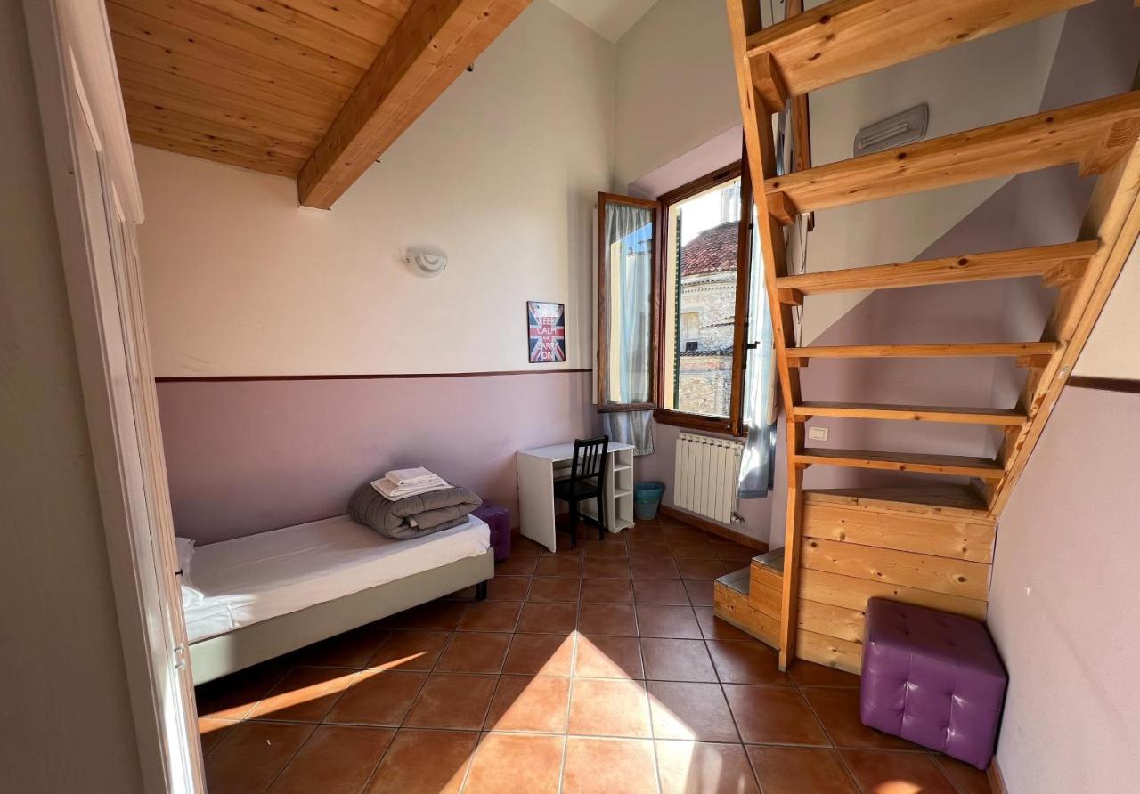 Emerald Palace Hostel Firenze Bagian luar foto