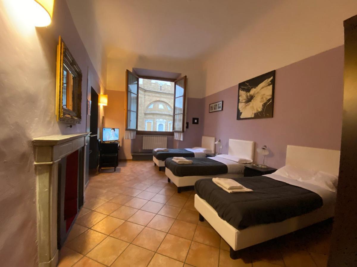 Emerald Palace Hostel Firenze Bagian luar foto