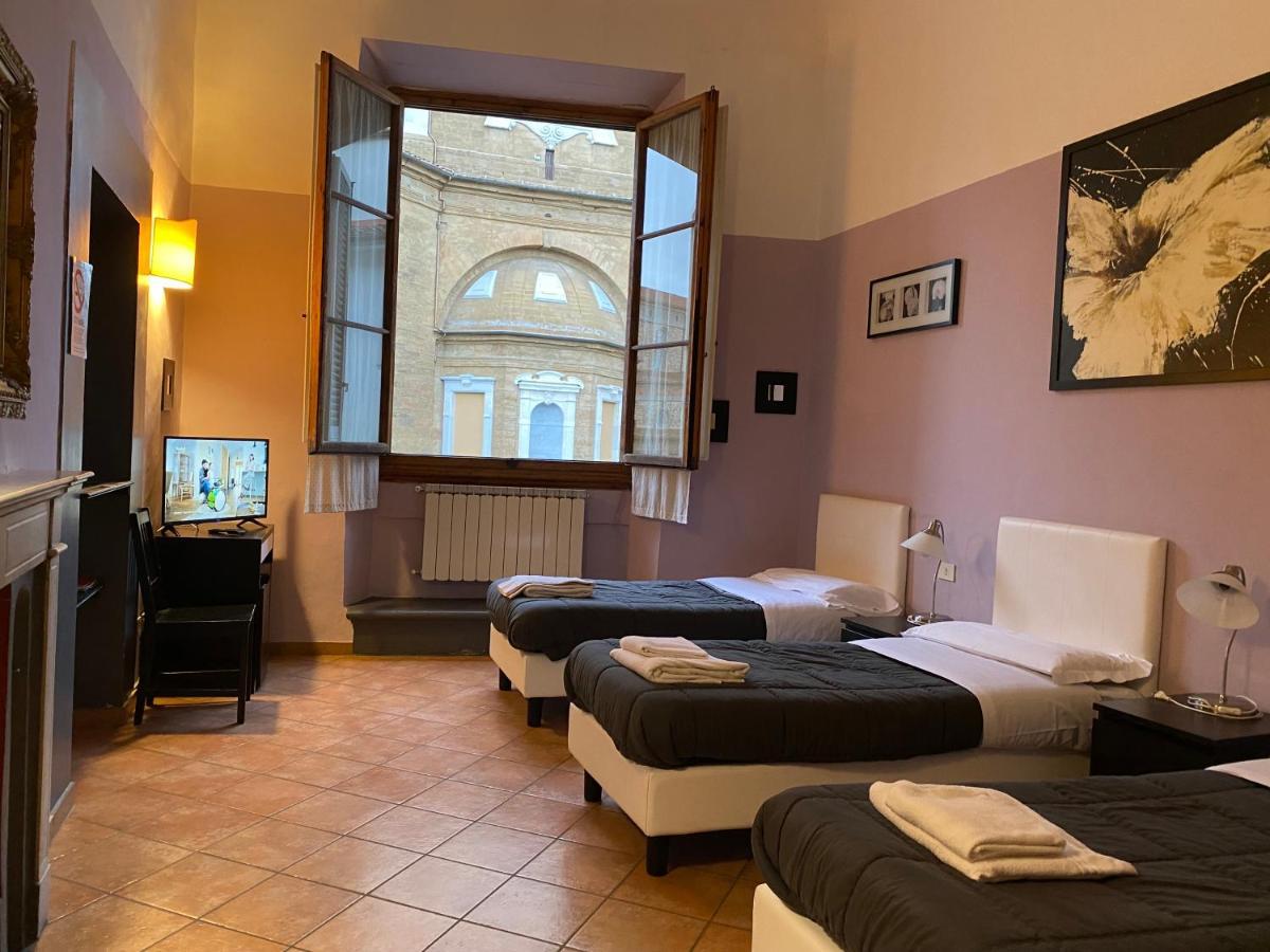 Emerald Palace Hostel Firenze Bagian luar foto