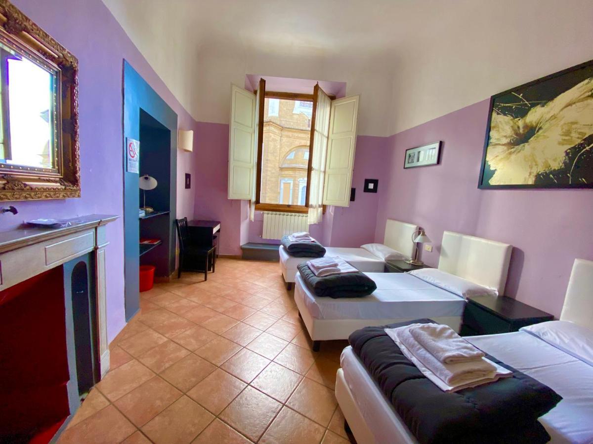 Emerald Palace Hostel Firenze Bagian luar foto