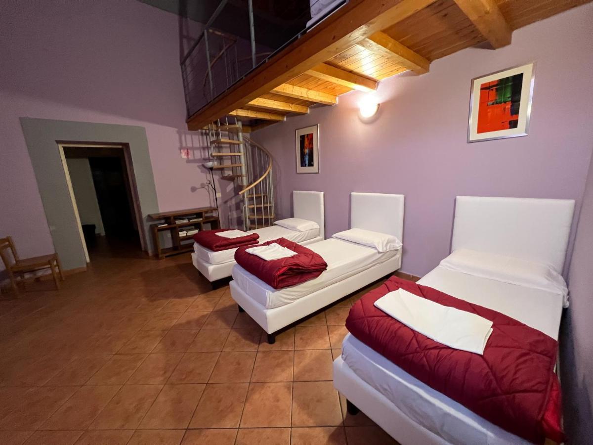 Emerald Palace Hostel Firenze Bagian luar foto