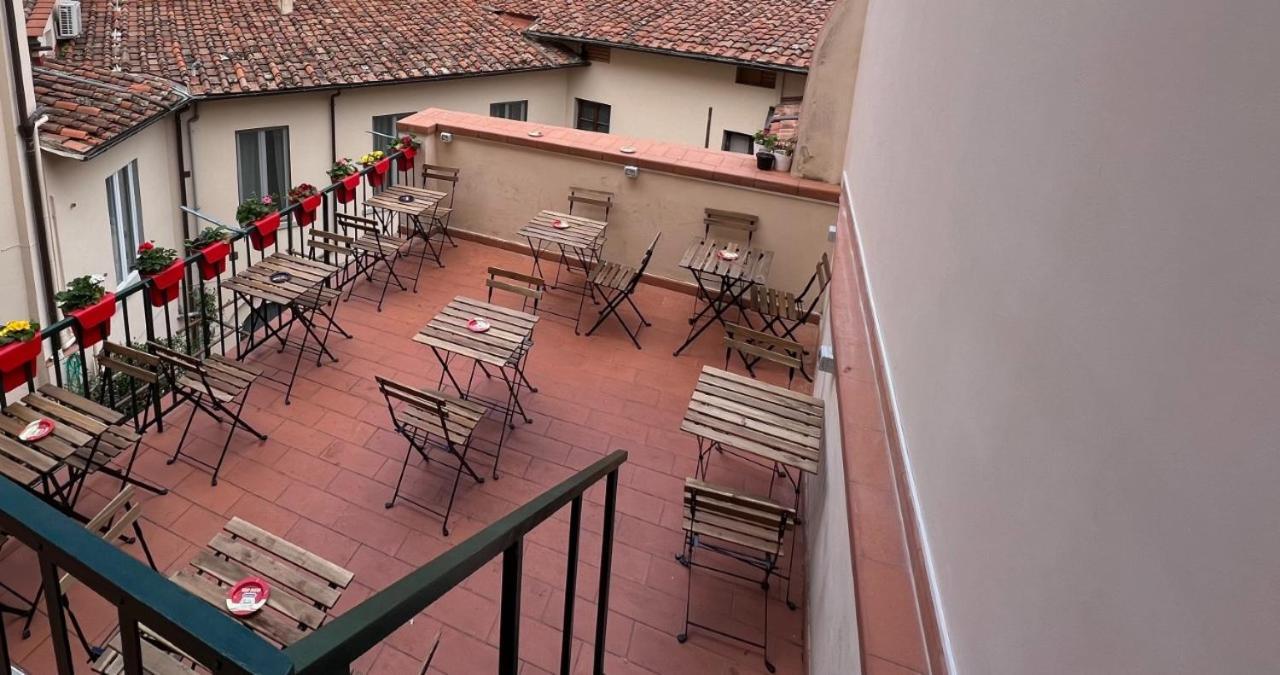 Emerald Palace Hostel Firenze Bagian luar foto