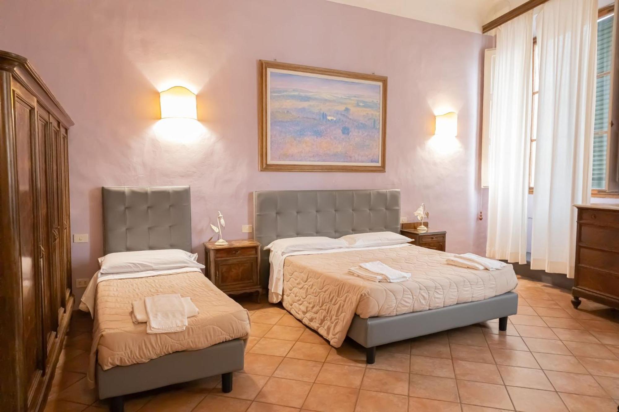 Emerald Palace Hostel Firenze Bagian luar foto