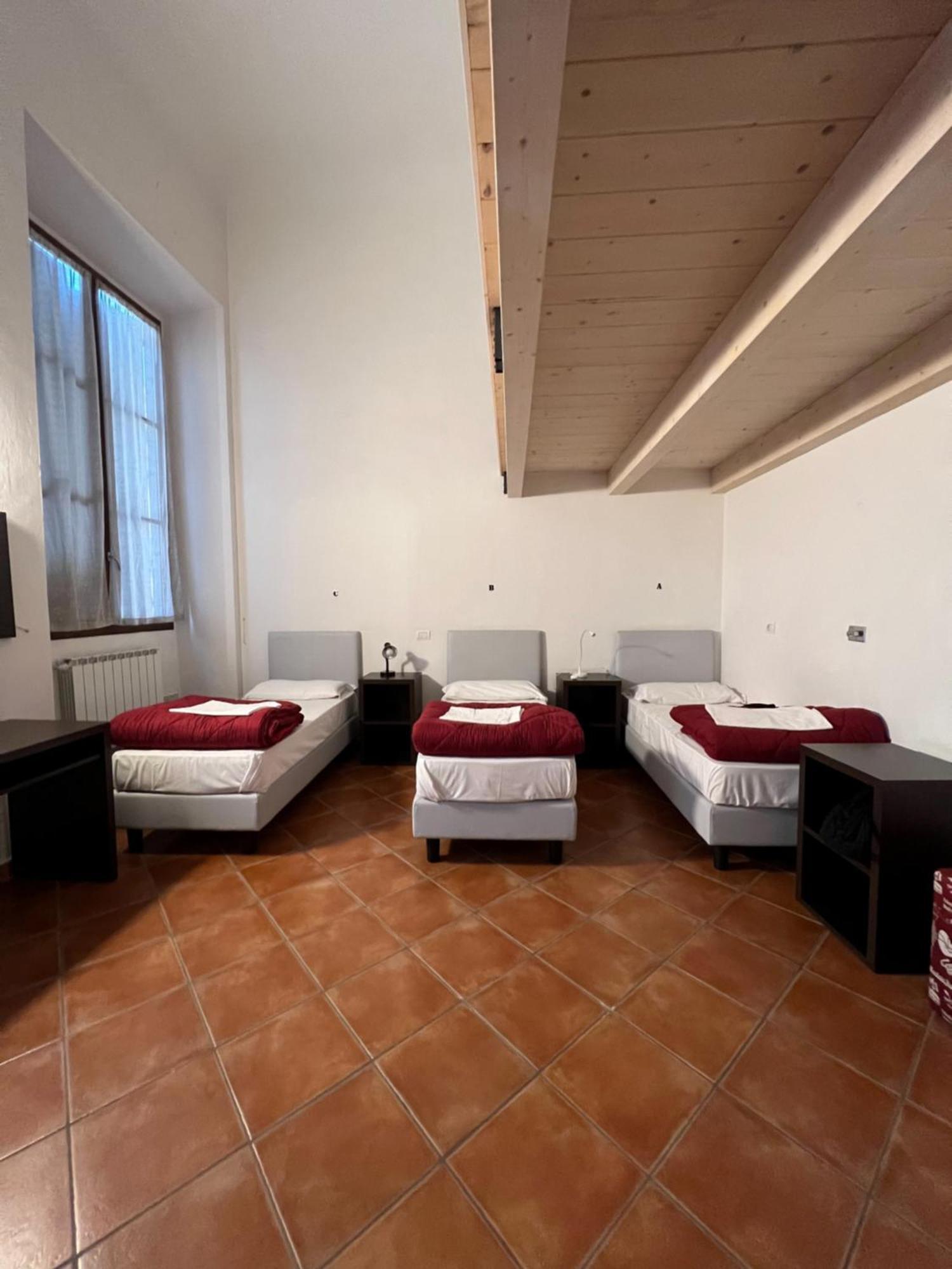 Emerald Palace Hostel Firenze Bagian luar foto