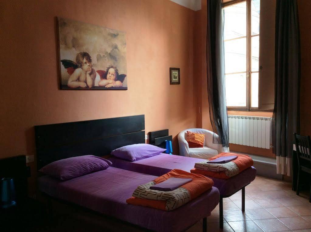 Emerald Palace Hostel Firenze Bagian luar foto